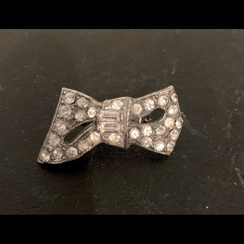 80s Vintage 🎀 bow rhinestone 💎 pin